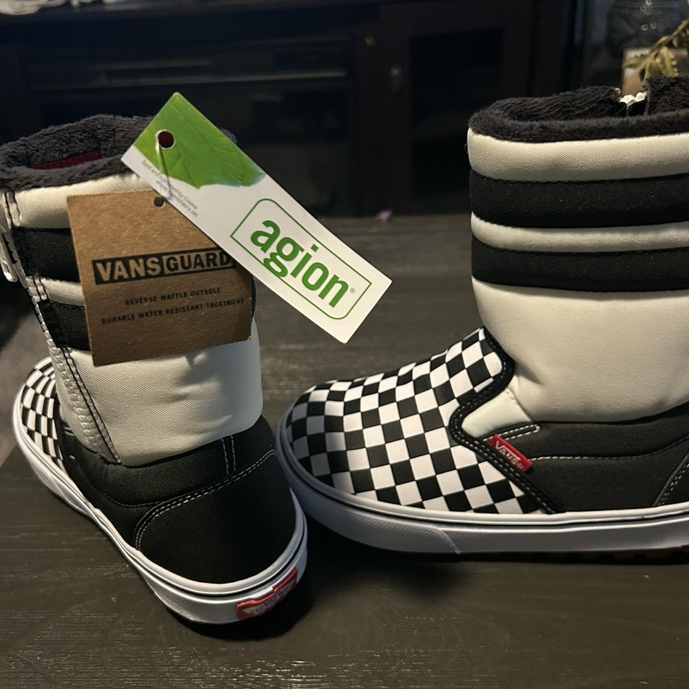 Black and white checkered vans size 4